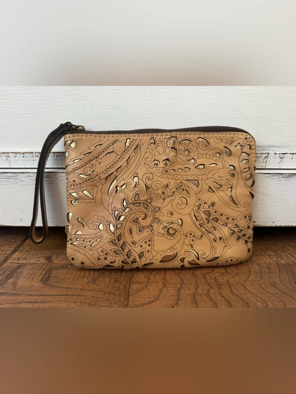 Patricia Nash Cassini Wristlet Wheat Leather‎ Laser Cut Metallic